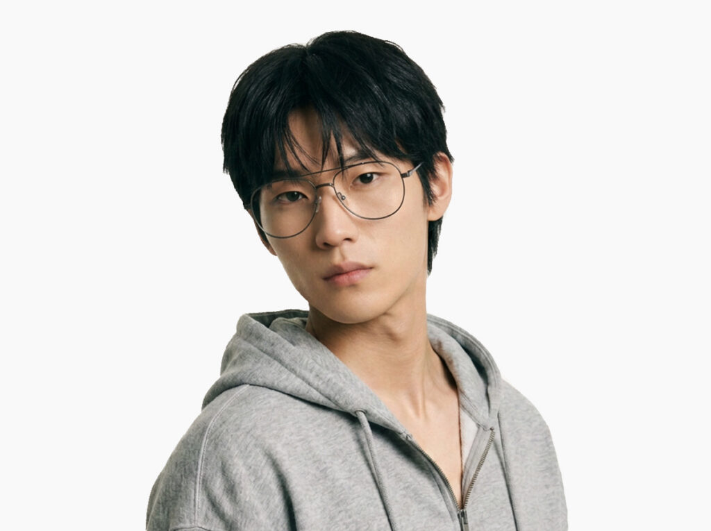 Man model wearing Dali gun meta eyeglasses from Vediview
