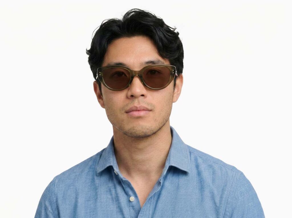 Man model wearing Brancusi green TR90 sunglasses from Vediview