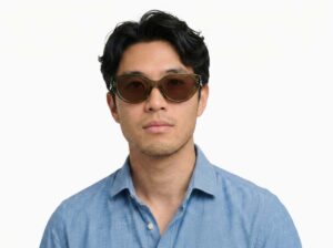 Man model wearing Brancusi green TR90 sunglasses from Vediview