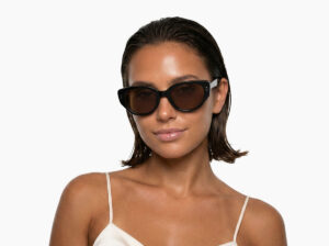 Woman model wearing Brancusi black TR90 sunglasses with brown polarized lenses from Vediview