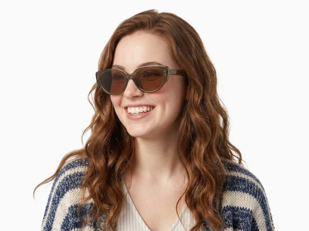 Woman model wearing Brancusi green TR90 sunglasses from Vediview
