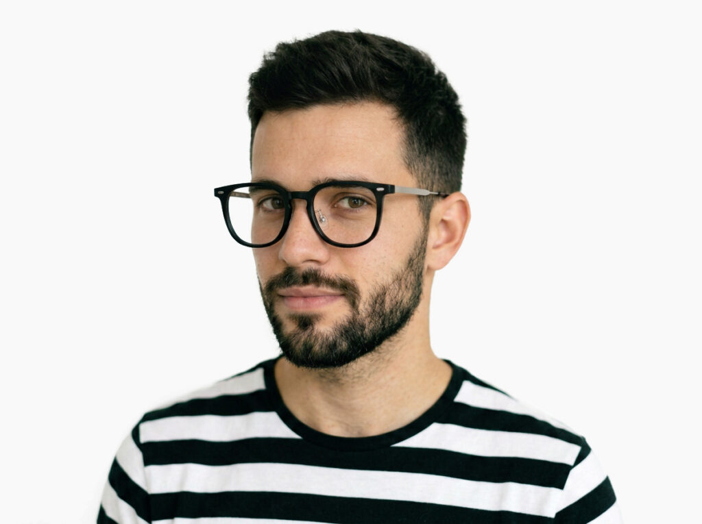Man model wearing Merce black TR90 eyeglasses from Vediview