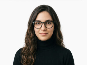 Woman model wearing Merce black TR90 eyeglasses from Vediview