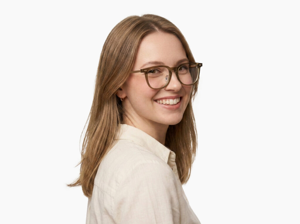 Woman model wearing Merce brown green TR90 eyeglasses from Vediview