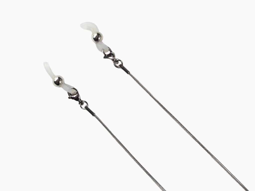 Close-up details of the silver stainless steel snake chain from Vediview