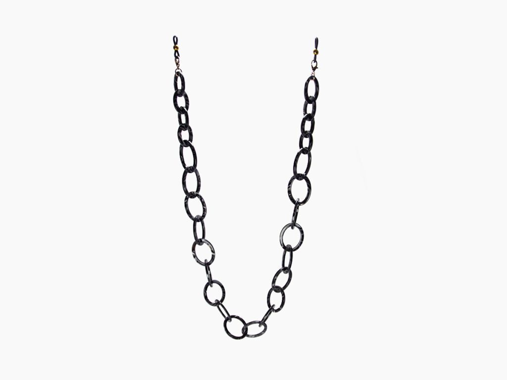 Front view of the black acetate chunky link chain from Vediview