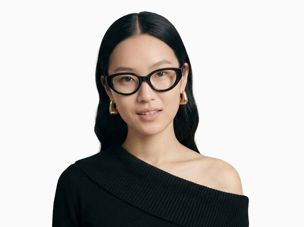 Woman model wearing Garcia black acetate eyeglasses from Vediview