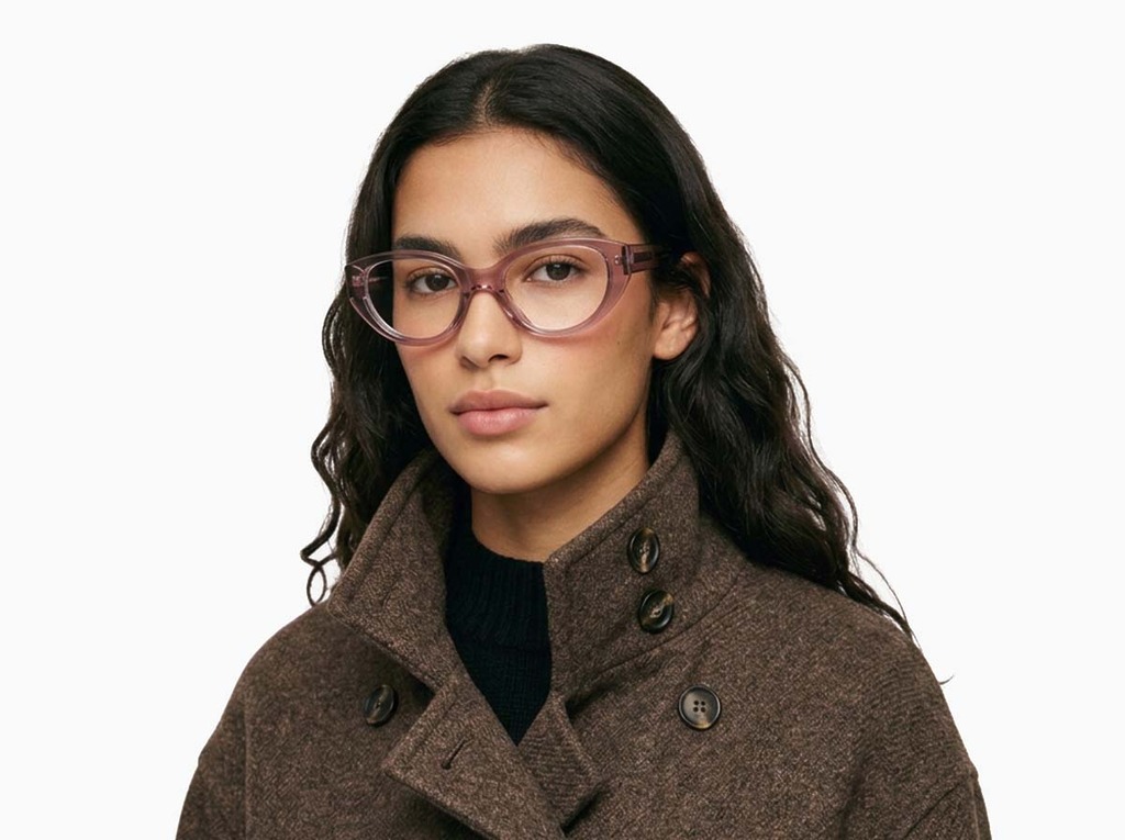 Woman model wearing Garcia pink acetate eyeglasses from Vediview