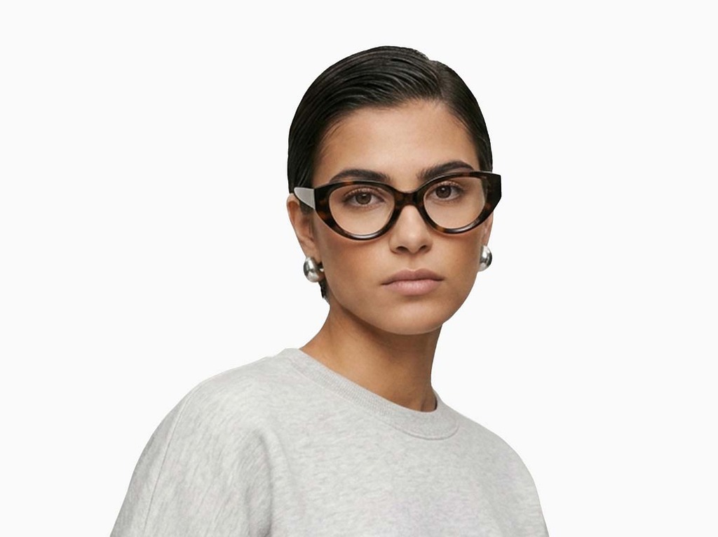 Woman model wearing Garcia tortoise acetate eyeglasses from Vediview